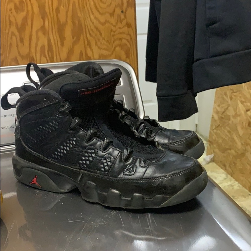 Sneakers - Picture 2 of 3